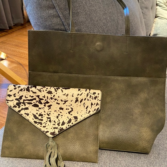 Green tote bag with removable leopard print clutch - Picture 2 of 4
